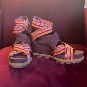 SOREL Size 9 rainbow wedge sandals.